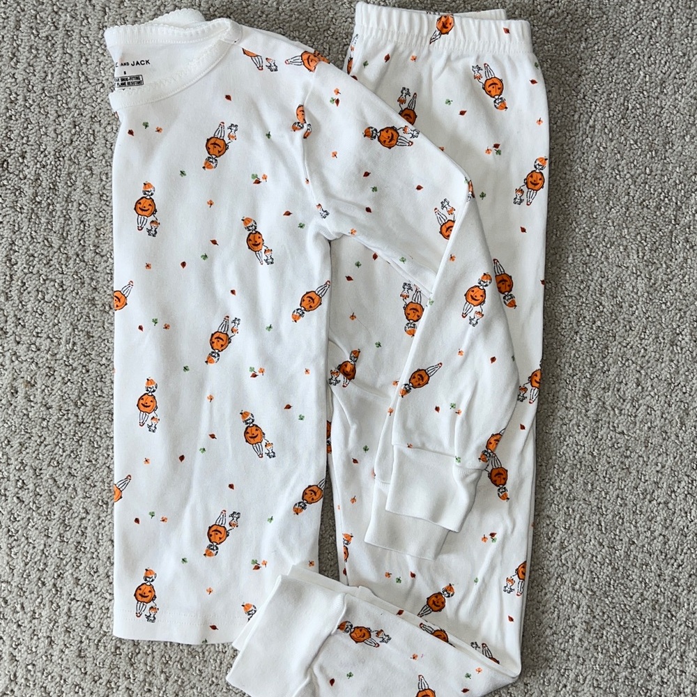 Janie and Jack Pumpkin fall leaves White Pajama Set 5t cotton
Halloween
🎃